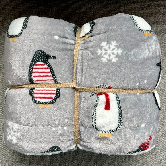 NWT! Wonderful Super Soft Penguin Sherpa Blanket - Picture 4 of 11